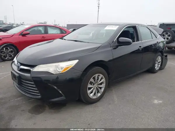 4T1BF1FK2HU395496 2017 TOYOTA CAMRY - Image 2