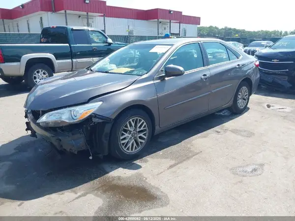 4T1BF1FK2HU397071 2017 TOYOTA CAMRY - Image 2