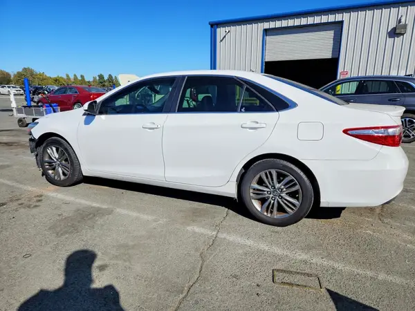 4T1BF1FK2HU401426 2017 TOYOTA CAMRY - Image 2