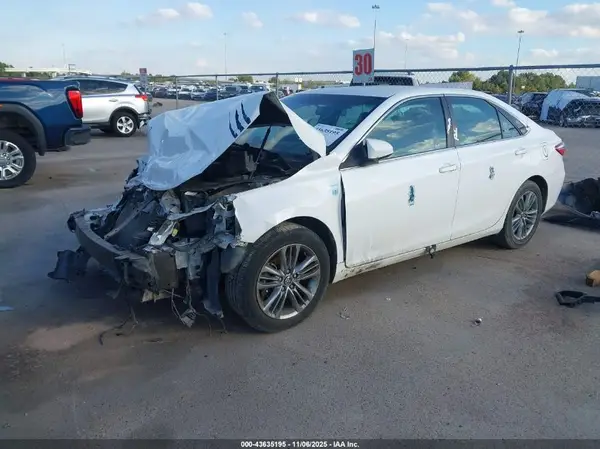 4T1BF1FK2HU402267 2017 TOYOTA CAMRY - Image 2