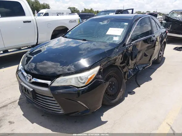 4T1BF1FK2HU402947 2017 TOYOTA CAMRY - Image 2