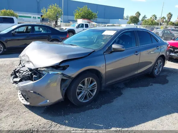 4T1BF1FK2HU407257 2017 TOYOTA CAMRY - Image 2