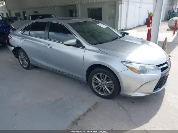 4T1BF1FK2HU409820 2017 TOYOTA CAMRY - Image 1