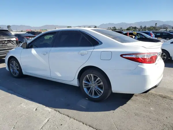 4T1BF1FK2HU410952 2017 TOYOTA CAMRY - Image 2