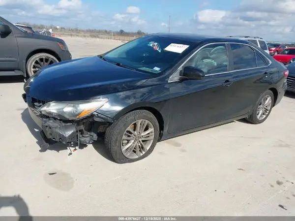 4T1BF1FK2HU412006 2017 TOYOTA CAMRY - Image 2