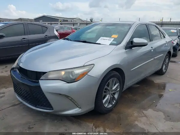 4T1BF1FK2HU412359 2017 TOYOTA CAMRY - Image 2