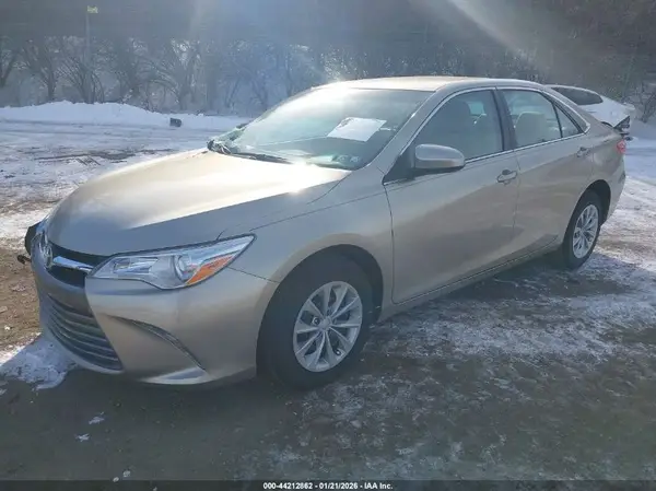 4T1BF1FK2HU415519 2017 TOYOTA CAMRY - Image 2