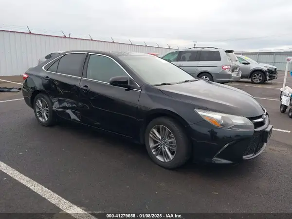 4T1BF1FK2HU416718 2017 TOYOTA CAMRY - Image 1