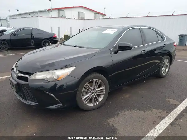 4T1BF1FK2HU416718 2017 TOYOTA CAMRY - Image 2