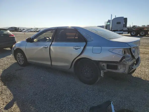 4T1BF1FK2HU417044 2017 TOYOTA CAMRY - Image 2