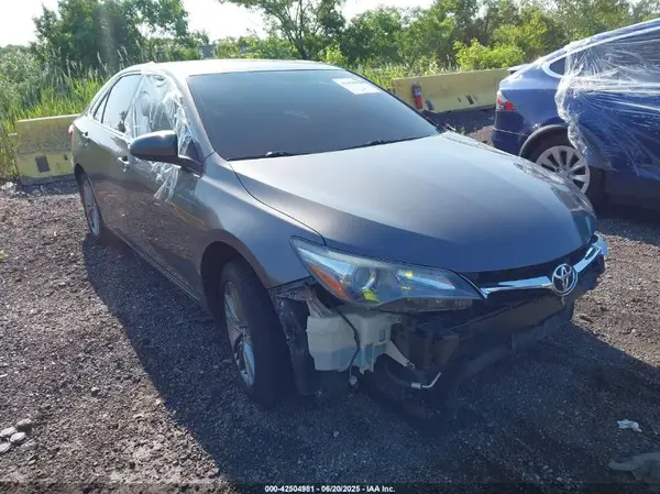 4T1BF1FK2HU417142 2017 TOYOTA CAMRY - Image 1