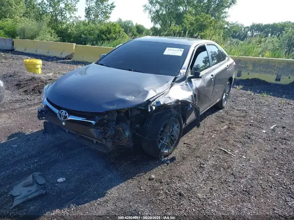 4T1BF1FK2HU417142 2017 TOYOTA CAMRY - Image 2