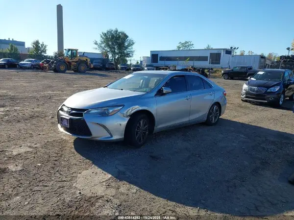 4T1BF1FK2HU417383 2017 TOYOTA CAMRY - Image 2