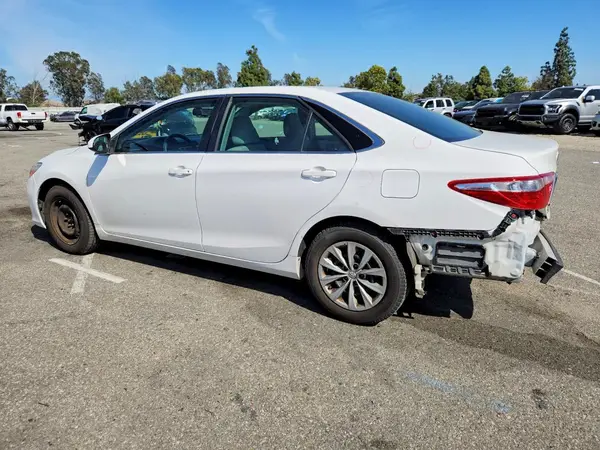 4T1BF1FK2HU418856 2017 TOYOTA CAMRY - Image 2