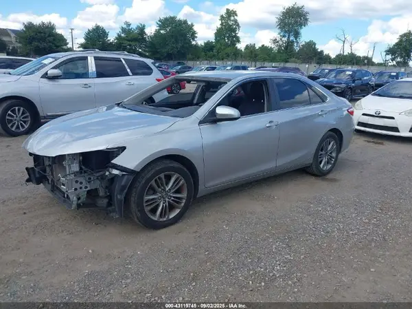 4T1BF1FK2HU421143 2017 TOYOTA CAMRY - Image 2