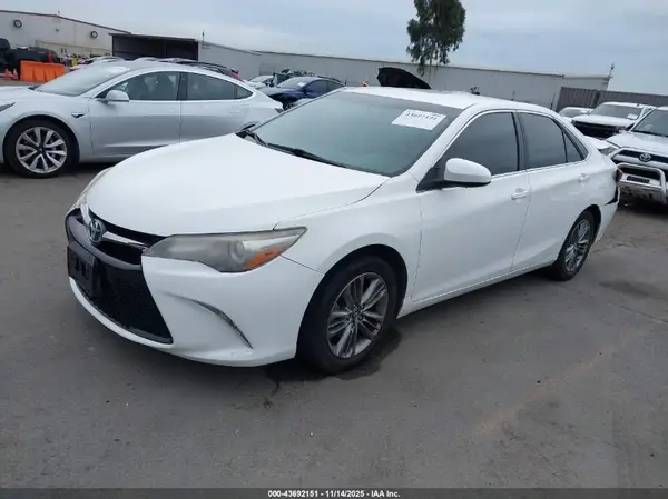 4T1BF1FK2HU422549 2017 TOYOTA CAMRY - Image 2