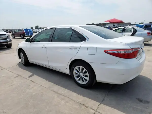 4T1BF1FK2HU424625 2017 TOYOTA CAMRY - Image 2