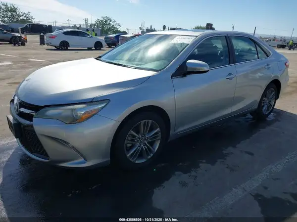 4T1BF1FK2HU425578 2017 TOYOTA CAMRY - Image 2