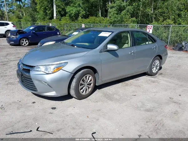 4T1BF1FK2HU428366 2017 TOYOTA CAMRY - Image 2