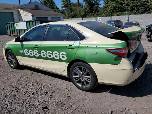 4T1BF1FK2HU429761 2017 TOYOTA CAMRY - Image 2