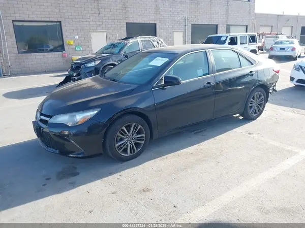 4T1BF1FK2HU430120 2017 TOYOTA CAMRY - Image 2