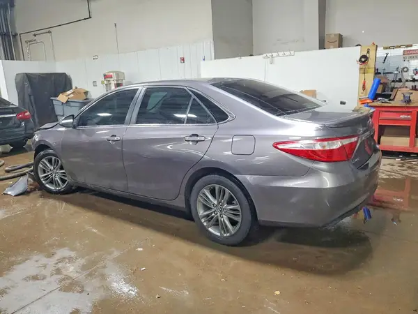 4T1BF1FK2HU433602 2017 TOYOTA CAMRY - Image 2