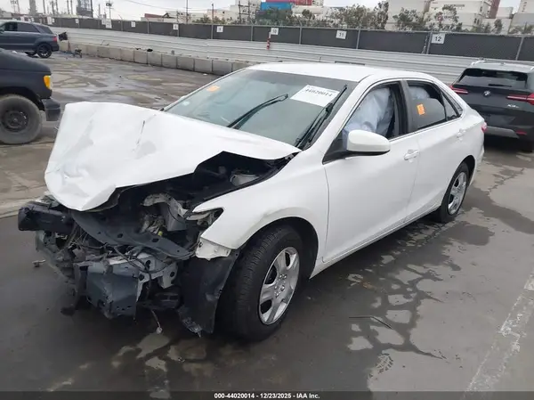 4T1BF1FK2HU434622 2017 TOYOTA CAMRY - Image 2