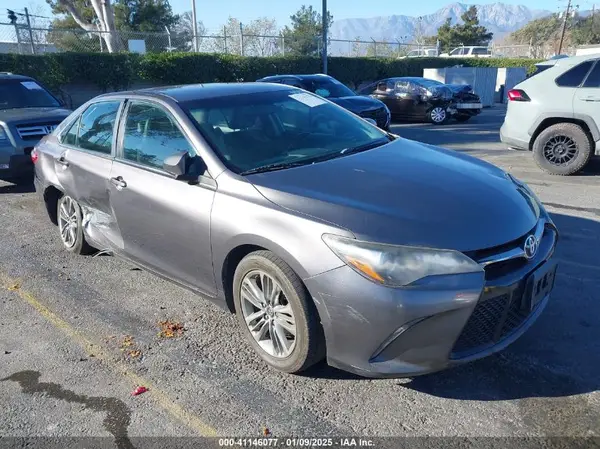 4T1BF1FK2HU437729 2017 TOYOTA CAMRY - Image 1