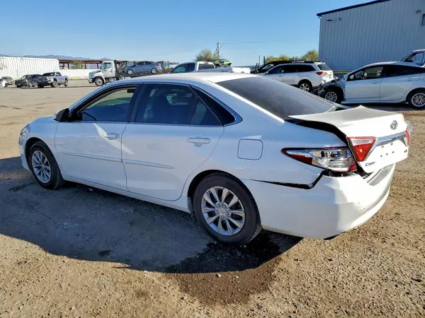 4T1BF1FK2HU437777 2017 TOYOTA CAMRY - Image 2