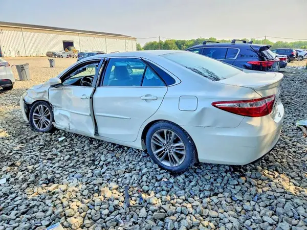 4T1BF1FK2HU439562 2017 TOYOTA CAMRY - Image 2