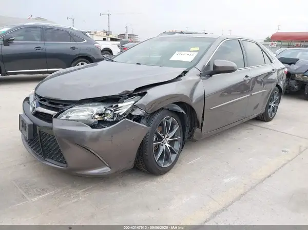 4T1BF1FK2HU442753 2017 TOYOTA CAMRY - Image 2