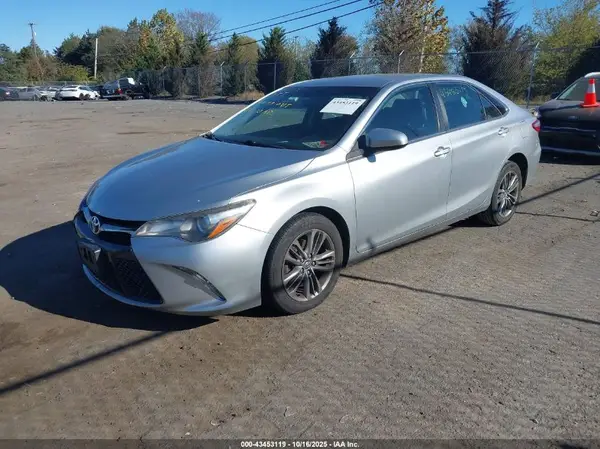 4T1BF1FK2HU442820 2017 TOYOTA CAMRY - Image 2
