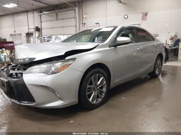 4T1BF1FK2HU443644 2017 TOYOTA CAMRY - Image 2