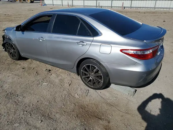 4T1BF1FK2HU444048 2017 TOYOTA CAMRY - Image 2