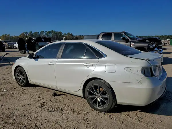 4T1BF1FK2HU445085 2017 TOYOTA CAMRY - Image 2