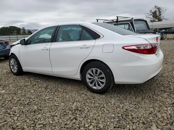 4T1BF1FK2HU446012 2017 TOYOTA CAMRY - Image 2