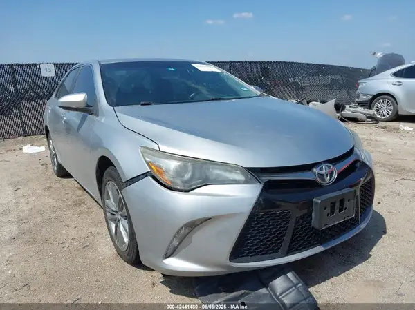 4T1BF1FK2HU447631 2017 TOYOTA CAMRY - Image 1