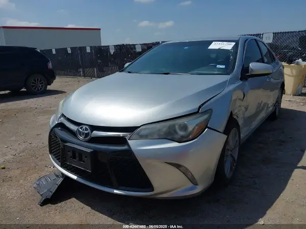 4T1BF1FK2HU447631 2017 TOYOTA CAMRY - Image 2