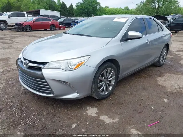 4T1BF1FK2HU447760 2017 TOYOTA CAMRY - Image 2