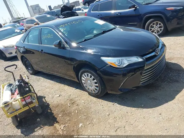 4T1BF1FK2HU448262 2017 TOYOTA CAMRY - Image 1