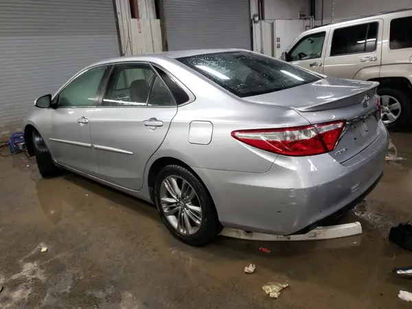 4T1BF1FK2HU452392 2017 TOYOTA CAMRY - Image 2