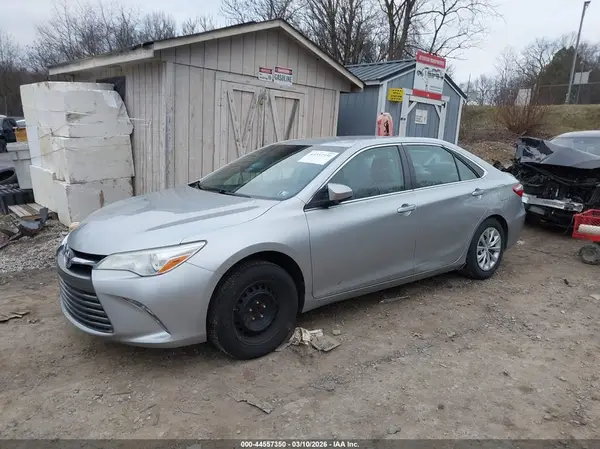 4T1BF1FK2HU454112 2017 TOYOTA CAMRY - Image 2