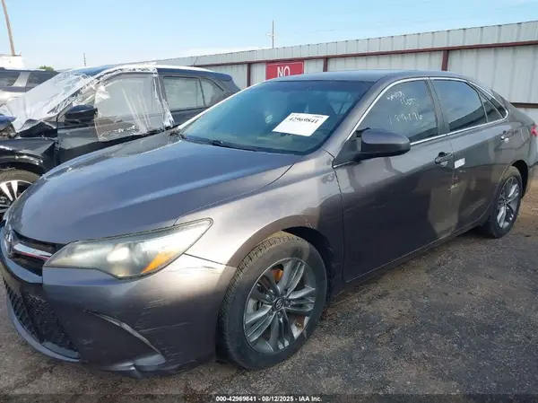 4T1BF1FK2HU454806 2017 TOYOTA CAMRY - Image 2