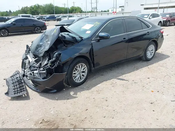 4T1BF1FK2HU617745 2017 TOYOTA CAMRY - Image 2