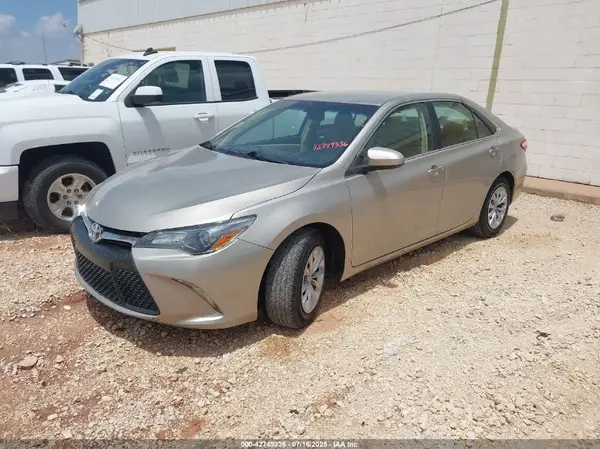 4T1BF1FK2HU618815 2017 TOYOTA CAMRY - Image 2