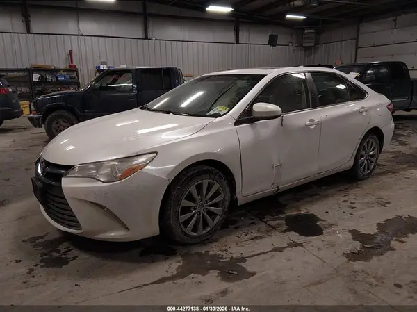 4T1BF1FK2HU619947 2017 TOYOTA CAMRY - Image 2