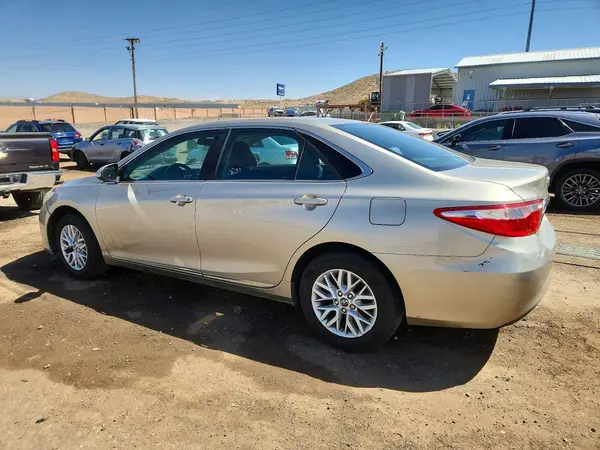 4T1BF1FK2HU621777 2017 TOYOTA CAMRY - Image 2