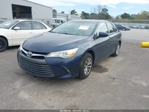 4T1BF1FK2HU623898 2017 TOYOTA CAMRY - Image 2