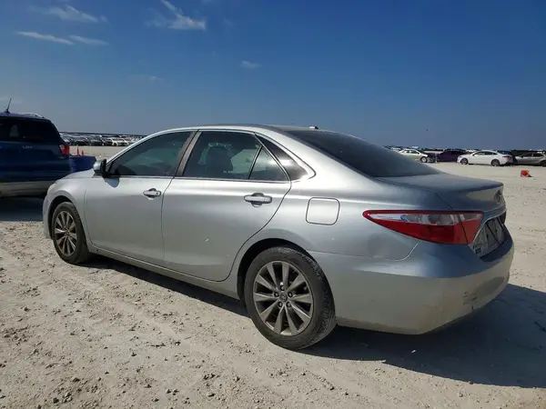 4T1BF1FK2HU625991 2017 TOYOTA CAMRY - Image 2