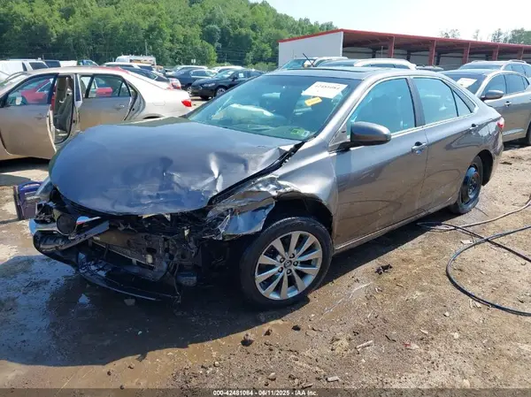 4T1BF1FK2HU628342 2017 TOYOTA CAMRY - Image 2